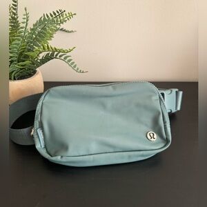Lululemon Everywhere Belt Bag